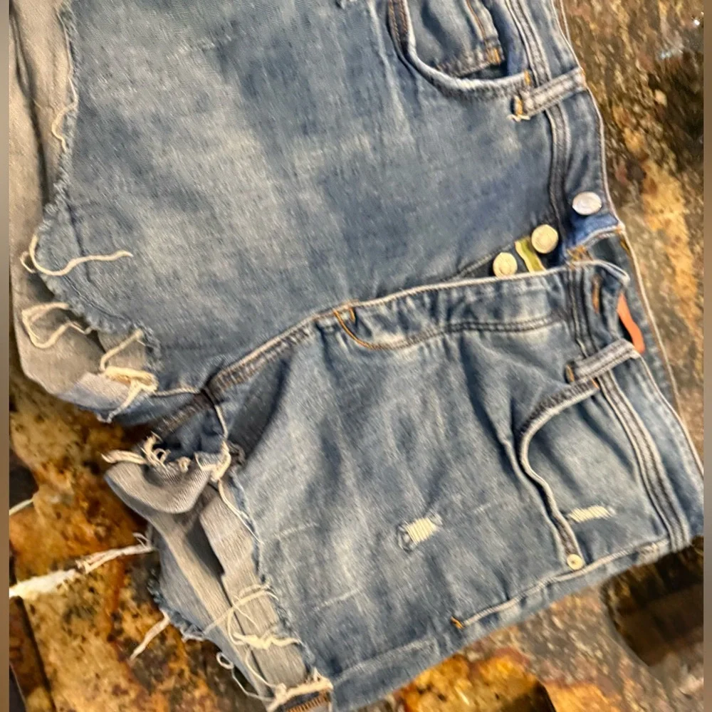 Anthropologie Pilcro High-Rise Denim Shorts Size 30 Button Fly Distressed - Picture 2 of 6